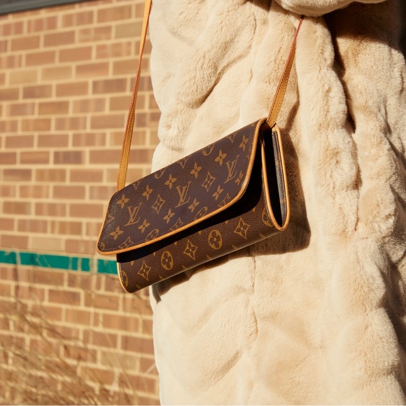 Authentic LOUIS VUITTON MONOGRAM POCHETTE TWIN GM - Picture 2 of 12